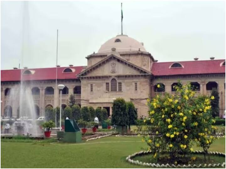 Mathura News: कब्रिस्तान के नाम पर दर्ज हुई बांके बिहारी मंदिर की जमीन, इलाहाबाद हाईकोर्ट में आज पेश होंगे छाता तहसीलदार Hearing in Allahabad High Court today on converting land registered for Banke Bihari Ji Maharaj Temple in Vrindavan into a graveyard ANN Mathura News: कब्रिस्तान के नाम पर दर्ज हुई बांके बिहारी मंदिर की जमीन, इलाहाबाद हाईकोर्ट में आज पेश होंगे छाता तहसीलदार