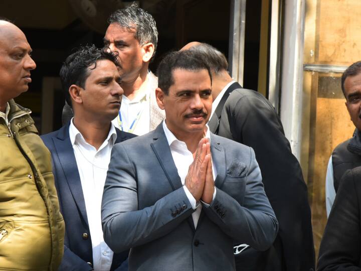 Robert Vadra Bail Plea: रॉबर्ट वाड्रा का विदेश भागने का कोई इरादा नहीं...ईडी ने उठाए सवाल तो वकील ने दी दलील ED opposed anticipatory bail to Robert vadra congress he replied by saying not fleeing from India Robert Vadra Bail Plea: रॉबर्ट वाड्रा का विदेश भागने का कोई इरादा नहीं...ईडी ने उठाए सवाल तो वकील ने दी दलील