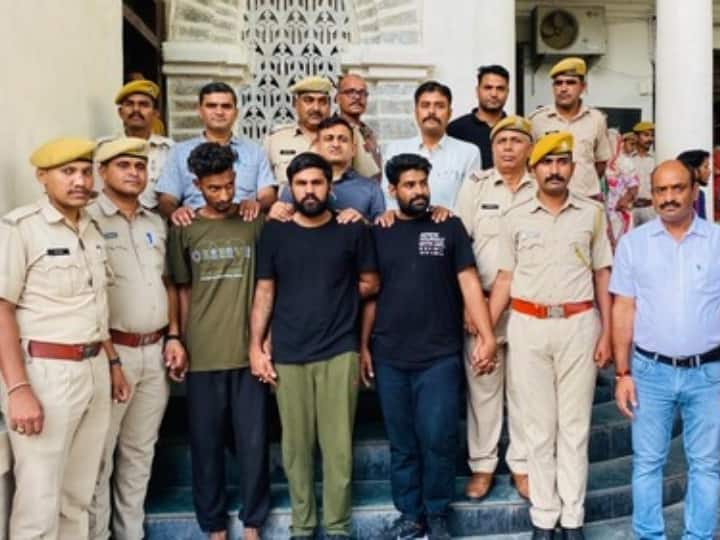 Udaipur Police Arrested three people who pushed youth and drug addiction in Rajasthan ANN Rajasthan News: युवाओं को नशे की गर्त में धकेलने वाले तीन लोग गिरफ्तार, इतने रुपये में बेचते थे एक पुड़िया नशा