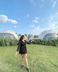 Sreemukhi: మోడ్రన్ లుక్ లో శ్రీమఖి- అందాలతో కనువిందు