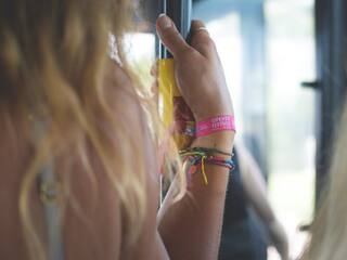 क्या आप भी कलाई पर पहनते हैं बैंड और घड़ी? रिसर्च में इनको लेकर हुआ ये चौंकाने वाला खुलासा