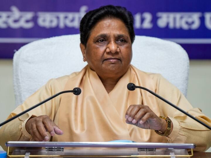 BSP Chief Mayawati questions promises of BJP and Congress ahead of Lok Sabha elections 2024 UP Politics: विधानसभा चुनाव से पहले कांग्रेस और बीजेपी के वादों पर भड़कीं मायावती, उठाए सवाल, कहा- चुनावी शिगुफों से...