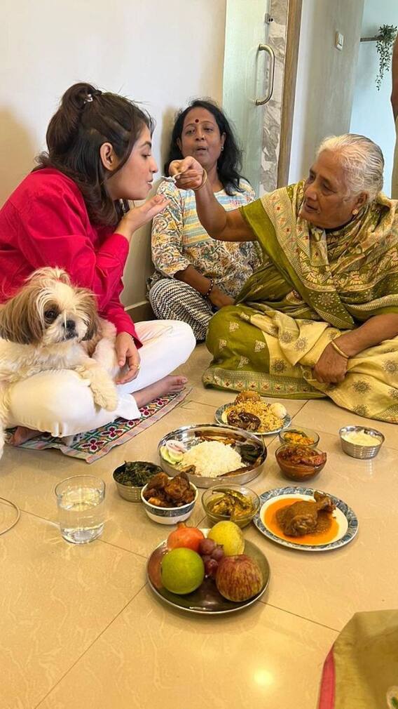 বিশেষ দিনে জমিয়ে পেটপুজো তিয়াসার