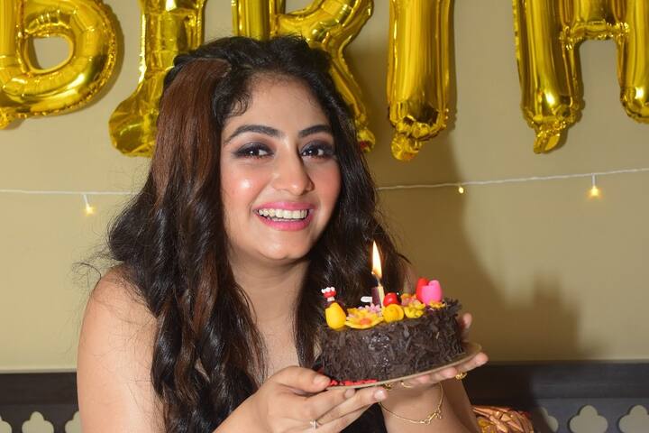 তাঁর খাবারের মেনুতে ছিল পায়েস, মাংস-ভাত,বিরিয়ানি, চিংড়ির পদ ছাড়াও বিভিন্ন ধরণের ফল ও মিষ্টি।