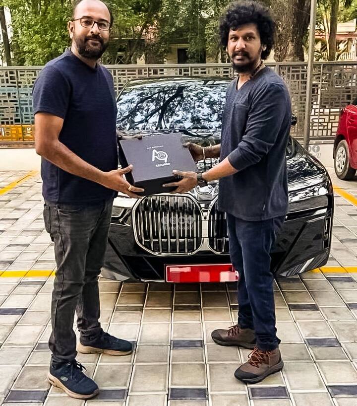 இந்நிலையில், லோகேஷ் கனகராஜ் இன்று கருப்பு நிற பிஎம்டபிள்யூ 7 சீரிஸ் காரை வாங்கியுள்ளார். இந்த காரின் மதிப்பு 1.70 கோடி ரூபாய் என்பது குறிப்பிடதக்கது.