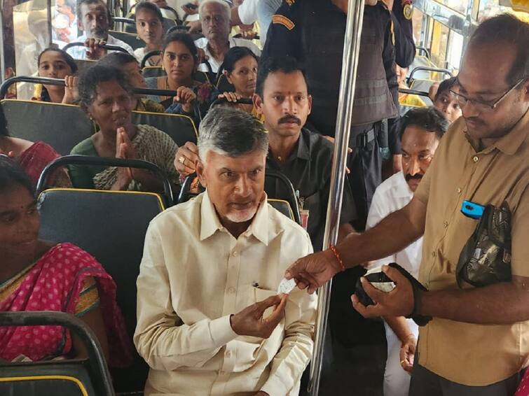 Chandrababu appears in APSRTC Bus speaks with woman in alamuru of konaseema district Chandrababu in RTC Bus: ఆర్టీసీ బస్సెక్కిన చంద్రబాబు - సీట్లో కూర్చొని ప్రయాణం - మహిళలతో ముచ్చట్లు