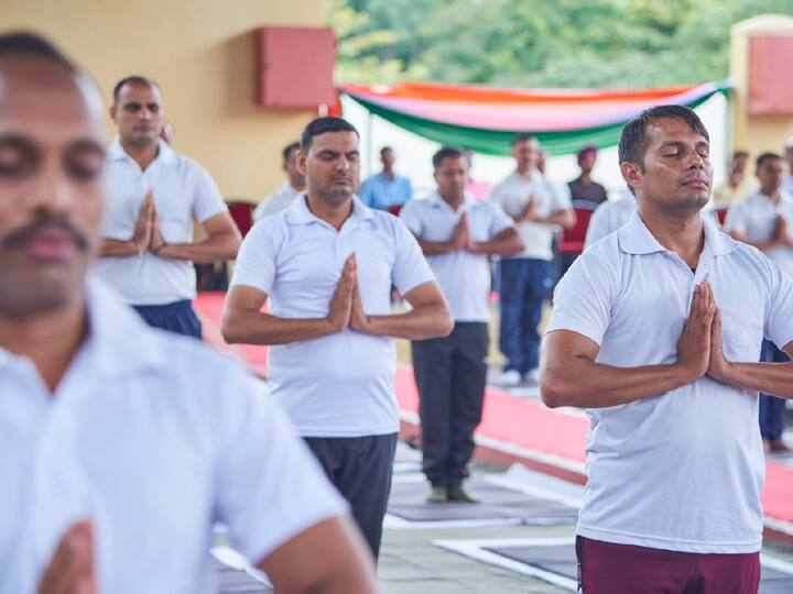 Isha Teaches Powerful Hatha Yoga to 10,000 Army Soldiers Isha: 10,000 ராணுவ வீரர்களுக்கு சக்திவாய்ந்த ஹத யோகா பயிற்சியை கற்றுக்கொடுக்கும் ஈஷா!