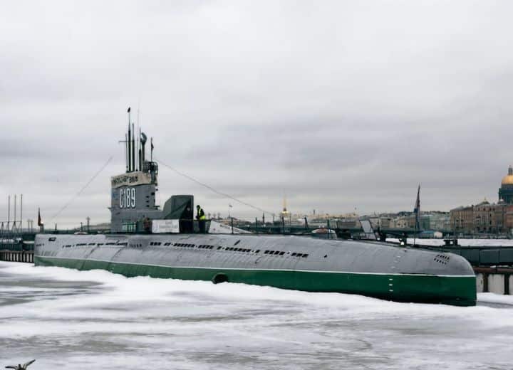 Russia Yasen M Class Submarine Armed With Zircon Hypersonic Missiles Specification Russia Yasen-M Submarine: पुतिन ने समुद्र में उतारी 'खुफिया' पनडुब्बी, परमाणु मिसाइलों से है लैस, जानिए क्या है खासियत