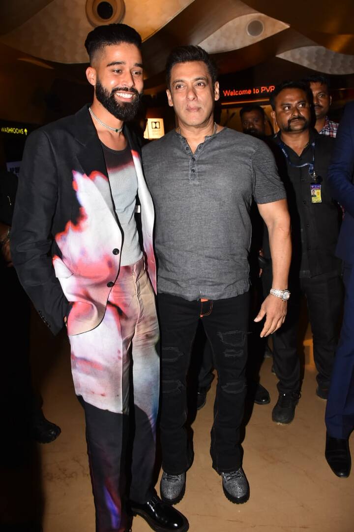 In clips which are circulating on social media, we see Salman Khan hug AP Dhillon at the screening