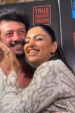 जद हदीद ने रखा आकांक्षा के सीने पर हाथ...Kiss करने के बहाने की ये शर्मनाक हरकत, हुए बुरी तरह ट्रोल