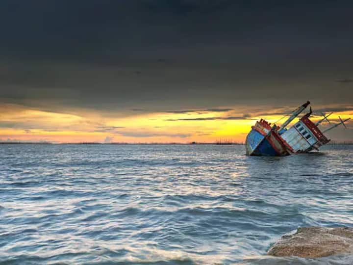 West Africa Senegal boat full of migrant get sink off in Cape Verde islands 60 people died several missing Boat Sink In Cape Verde: पश्चिमी अफ्रीकी देश केप वर्डे में डूबी नाव, 60 लोगों की मौत, रेस्क्यू ऑपरेशन में बचाई गई 38 जिंदगियां