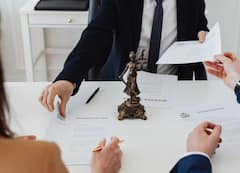 अमेरिका में तेजी से बढ़ रही लोगों को तलाक देने की दर, जानिए किन वजहों से अलग हो रहे लोग