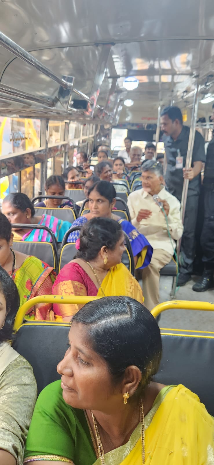Chandrababu in RTC Bus: ఆర్టీసీ బస్సెక్కిన చంద్రబాబు - సీట్లో కూర్చొని ప్రయాణం - మహిళలతో ముచ్చట్లు
