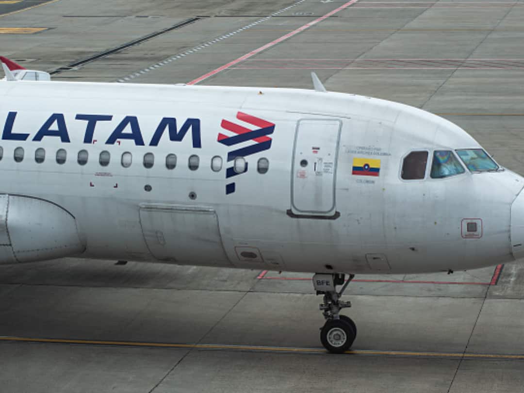 Pilot Of Flight With 271 Passengers Collapses And Dies In Bathroom 3 Hours After Take-Off Pilot Of Flight With 271 Passengers Collapses And Dies In Bathroom 3 Hours After Take-Off