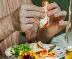 Vastu Tips: ਇਸ ਦਿਸ਼ਾ ਵਿੱਚ ਬੈਠ ਕੇ ਕਦੇ ਨਾ ਖਾਓ ਖਾਣਾ, ਜਾਣੋ ਕਿਉਂ