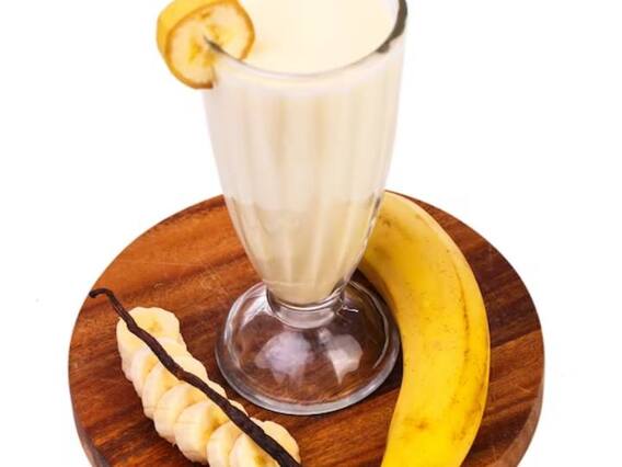 Banana Coconut Smoothie: केला और नारियल से बनाएं स्मूदी, ब्रेकफास्ट में भी कर सकते हैं इस्तेमाल