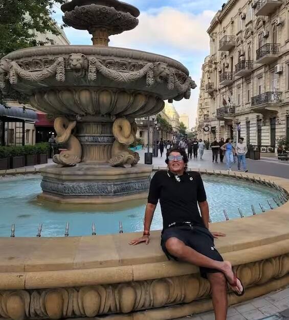 આ વાર્તા ચંકી પાંડેએ 'ધ કપિલ શર્મા શો'માં સંભળાવી હતી.તેણે કહ્યું, “શૂટીંગ પુરુ થયા બાદ તે તેની ટીમ સાથે એક રેસ્ટોરન્ટમાં ગયો હતો. જ્યાં અક્ષયે બધાને કહ્યું હતું કે જેને જમવું હોય તે ખાવ અને તે દિવસનું આખું બિલ ચૂકવશે.