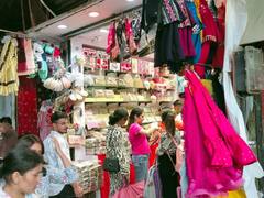 Hariyali Teej 2023: हरियाली तीज पर दिल्ली के बाजारों में बढ़ी रौनक, दुकानों में दिखी महिलाओं की भीड़