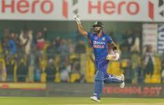 Photos: ਵਿਰਾਟ ਨੇ ਅੰਤਰਰਾਸ਼ਟਰੀ ਕ੍ਰਿਕਟ 'ਚ ਪੂਰੇ ਕੀਤੇ 15 ਸਾਲ, ਵੇਖੋ 'ਕਿੰਗ ਕੋਹਲੀ' ਦੇ 15 ਰਿਕਾਰਡ