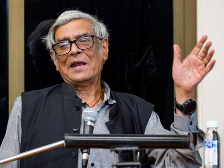 Bibek Debroy Article Row: बिबेक देबरॉय के आर्टिकल से EAC-PM ने खुद को किया अलग, कहा- काउंसिल का इससे कोई संबंध नहीं EAC PM distanced itself from Bibek Debroy Article calling for new Constitution Bibek Debroy Article Row: बिबेक देबरॉय के आर्टिकल से EAC-PM ने खुद को किया अलग, कहा- काउंसिल का इससे कोई संबंध नहीं