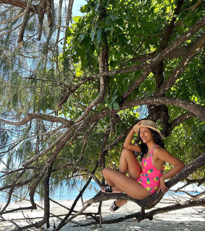 Shriya looked adorable in a pink swimsuit