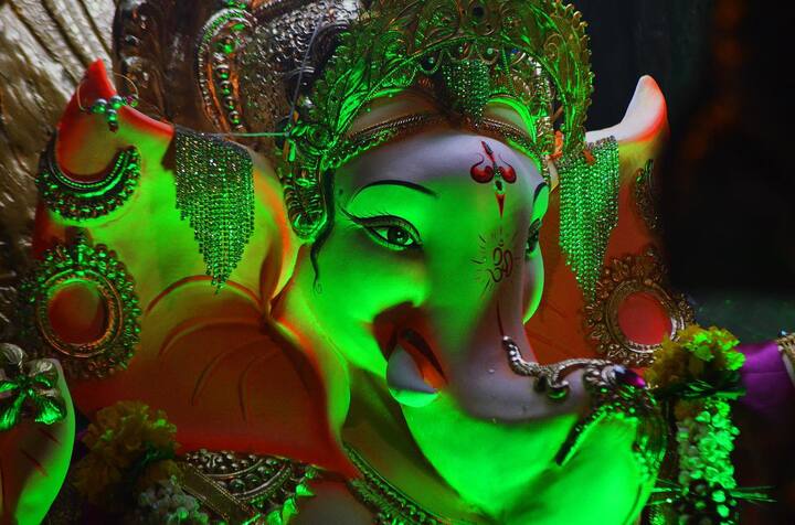 ভাদ্রপদ শুক্লা চতুর্থী  শুরু হচ্ছে - ১৮  সেপ্টেম্বর  দুপুর ১২.৩৯   এ।ভাদ্রপদ শুক্লা চতুর্থীর সময় শেষ হচ্ছে - ১৯ সেপ্টেম্বর  দুপুর ১.৪৩