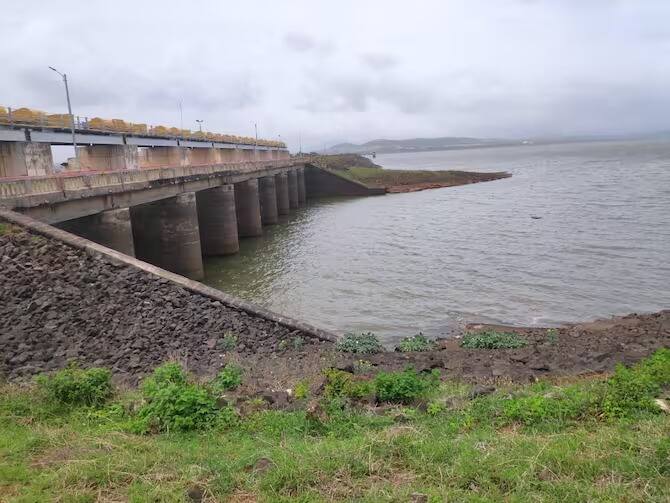 nashik rain update news Water storage in Nashik's Gangapur dam is at 91 percent maharashtra news Nashik Rain Update : नाशिकचा पाणी प्रश्न सुटला, मात्र जिल्ह्याचं काय? अजूनही पाच धरणे 50 टक्क्यांच्या खाली, तीन धरणे शुन्यावर