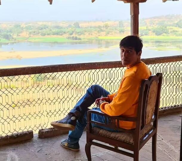 અભિનેતા અક્ષય કુમાર આ દિવસોમાં ફિલ્મ OMG 2ને લઈને ચર્ચામાં છે. દરમિયાન અમે તમારા માટે તેની સાથે જોડાયેલો એક કિસ્સો લઇને આવ્યા છીએ જ્યારે ચંકી પાંડેને તેના કારણે રેસ્ટોરન્ટમાં વાસણ ધોવા પડ્યા હતા.