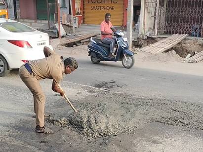 kovai news policeman repaired the potholed road in Coimbatore TNN குண்டும் குழியுமாக இருந்த சாலைகள் தனி ஒருவராக சீரமைத்த காவலர்  கோவை வாசிகள் பாராட்டு