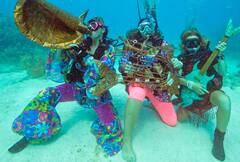 Weird Festival: ਪਾਣੀ ਅੰਦਰ Music ਵਜਾਉਂਦੇ ਨੇ ਲੋਕ, ਸੁਣਨ ਲਈ ਦੇਸ਼-ਵਿਦੇਸ਼ ਤੋਂ ਆਉਂਦੇ ਨੇ ਦਰਸ਼ਕ