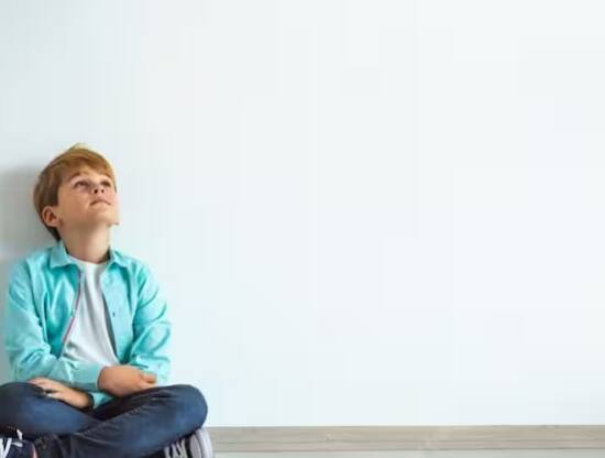 ਹੌਸਲਾ ਦਿੰਦੇ ਰਹੋ- ਮਾਤਾ-ਪਿਤਾ ਦੀ ਹੱਲਾਸ਼ੇਰੀ ਬੱਚੇ ਨੂੰ ਆਤਮਵਿਸ਼ਵਾਸ ਨਾਲ ਭਰ ਦਿੰਦੀ ਹੈ। ਜੇਕਰ ਬੱਚਾ ਦੂਜੇ ਲੋਕਾਂ ਦੇ ਸਾਹਮਣੇ ਆਤਮ-ਵਿਸ਼ਵਾਸ ਗੁਆਉਣ ਲੱਗਦਾ ਹੈ ਅਤੇ ਕਿਸੇ ਮੁਕਾਬਲੇ ਜਾਂ ਸਟੇਜ ਪਰਫਾਰਮੈਂਸ ਵਿਚ ਜਾਣ ਤੋਂ ਡਰਦਾ ਹੈ, ਤਾਂ ਉਸ ਨੂੰ ਹੱਲਾਸ਼ੇਰੀ ਦੇਣ ਤੋਂ ਪਿੱਛੇ ਨਾਲ ਹਟੋ।