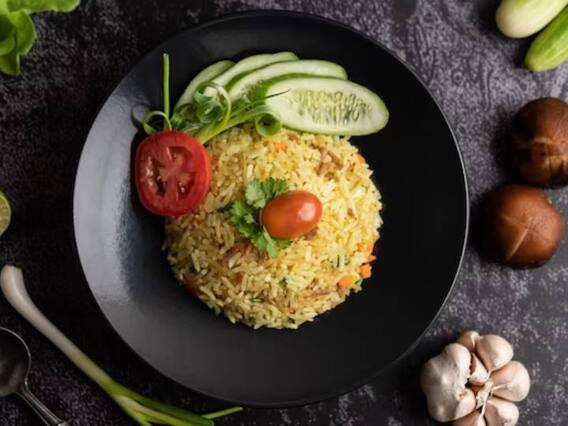 Mixed Fried Rice: बची हुई सब्जी और चावल से बनाएं यह खास मिक्स फ्राइड राइस, सिर्फ 10 मिनट में बनकर तैयार