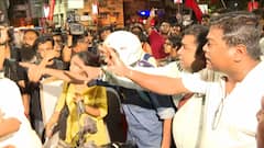 যাদবপুর-কাণ্ডের প্রতিবাদে রাস্তা অবরোধে তীব্র যানজট, পথচারীদের সঙ্গে বচসা বিক্ষোভকারীদের