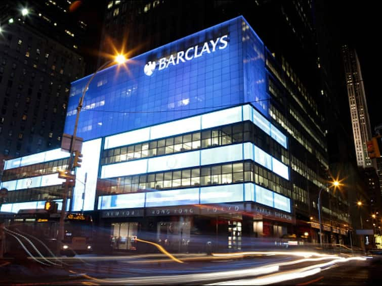 Barclays Bank Lay Off: In preparation for yet another prominent bank layoff trade unions are protesting Barclays Bank Lay Off: વધુ એક જાણીતી બેંક છટણી કરવાની તૈયારીમાં, ટ્રેડ યુનિયનો કરી રહ્યા છે વિરોધ