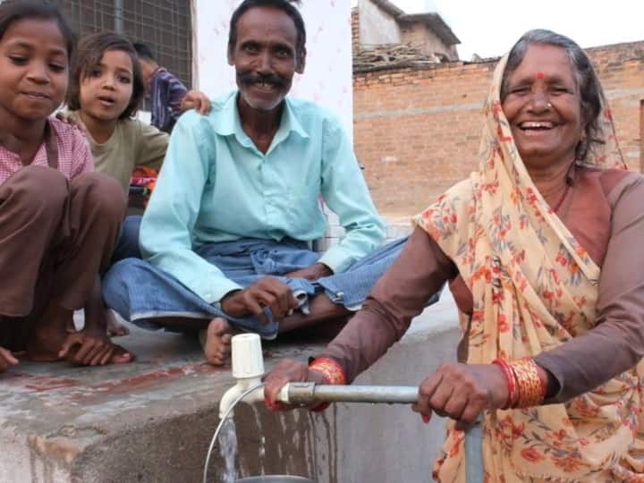 UP Yogi Government Connects 1.5 crore families with tap water under Jal Jeevan Mission UP News: स्वतंत्रता दिवस पर योगी सरकार का तोहफा, डेढ़ करोड़ से अधिक परिवारों तक पहुंचा नल से स्वच्छ पेयजल