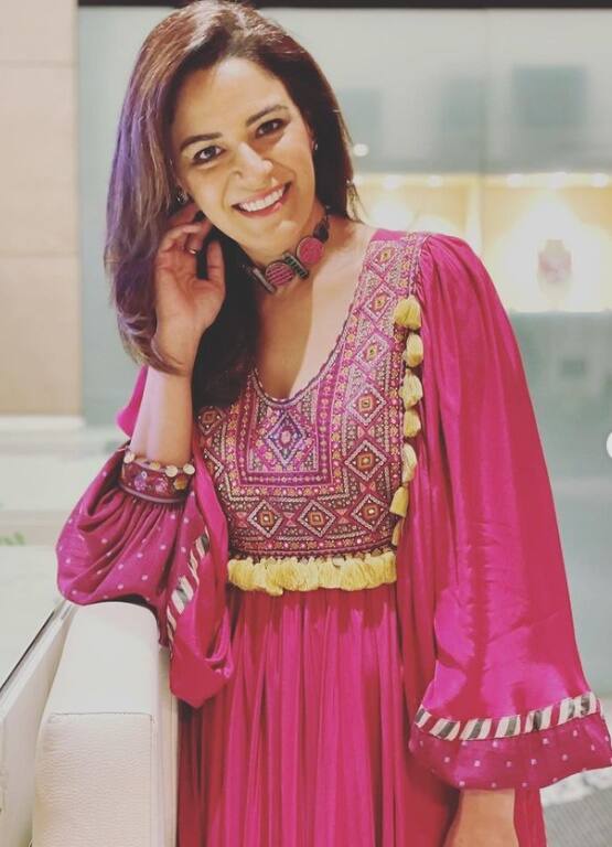 फिल्म में करीना कपूर आमिर के अपोज़िट थीं. आर माधवन और शरमन जोशी भी फिल्म में थे. वहीं मोना सिंह ने 3 इडियट्स में करीना की बड़ी बहन का किरदार निभाया था.