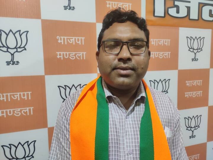 Madhya Pradesh Election 2023: टिकिट मिलने के बाद बीजेपी की सदस्यता लेने पहुंचा उम्मीदवार,पूर्व मंत्री बदलना चाह रहे हैं सीट Madhya Pradesh Assembly Elections 2023 Dr Vijay Anand maravi join BJP After announcement of his candidature from Bichiya Assembly Seat ANN Madhya Pradesh Election 2023: टिकिट मिलने के बाद बीजेपी की सदस्यता लेने पहुंचा उम्मीदवार,पूर्व मंत्री बदलना चाह रहे हैं सीट