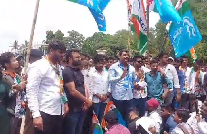 सावित्रीबाई फुले पुणे विद्यापीठात इंजिनिअरिंगच्या विद्यार्थ्यांनी आंदोलन केलं आहे.