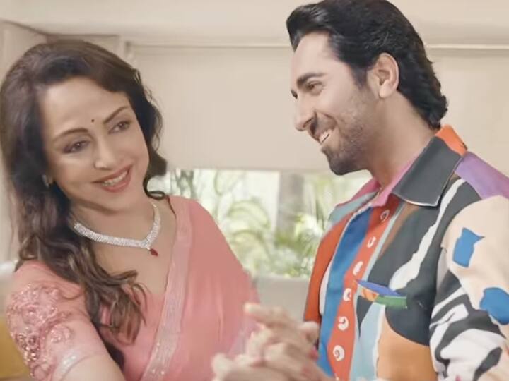 Dream Girl 2 Ayushmann khurrana dance with Dream Girl hema Malini actress blushes video gone viral Dream Girl 2: आयुष्मान खुराना ने रियल लाइफ ड्रीम गर्ल के साथ किया डांस, हेमा मालिनी ब्लश करती आईं नजर