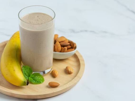 Banana Coconut Smoothie: केला और नारियल से बनाएं स्मूदी, ब्रेकफास्ट में भी कर सकते हैं इस्तेमाल