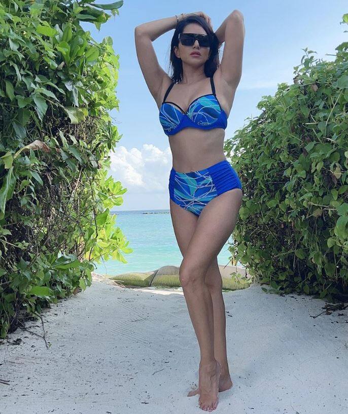 એક્ટ્રેસ સની લિયોન બિકિની લૂકમાં ખૂબ જ હોટ લાગી રહી છે. ચાહકો પણ એક્ટ્રેસના આ શાનદાર લૂકને પસંદ કરી રહ્યા છે.