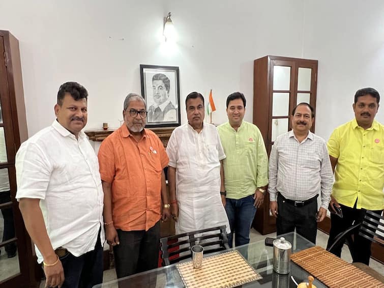 Raju Shetti meets Minister Nitin Gadkari in Delhi discusses sugar export policy and ethanol price Raju Shetti : दिल्लीत शेट्टींनी घेतली गडकरींची भेट, इथेनॅालच्या किंमतीसह साखर निर्यातीच्या धोरणावर मार्ग काढण्याची मागणी 