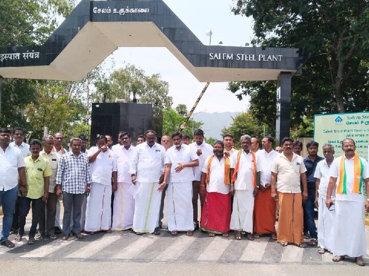 ஆளுநருடன் வாக்குவாதம்... இரும்பாலை பணியாளரை பணி நீக்கம் செய்யக்கோரி பாஜகவினர் மனு BJP's petition for dismissal of iron bridge worker who had an argument with the governor TNN ஆளுநருடன் வாக்குவாதம்... இரும்பாலை பணியாளரை பணி நீக்கம் செய்யக்கோரி பாஜகவினர் மனு