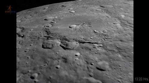 यासोबतच चांद्रयान-3 च्या विक्रम लँडरने अवकाशातून चंद्राच्या पृष्ठभागाचे फोटो आणि व्हिडीओ काढले असून ते इस्रोला पाठवले आहेत. (PC:ISRO/twitter)