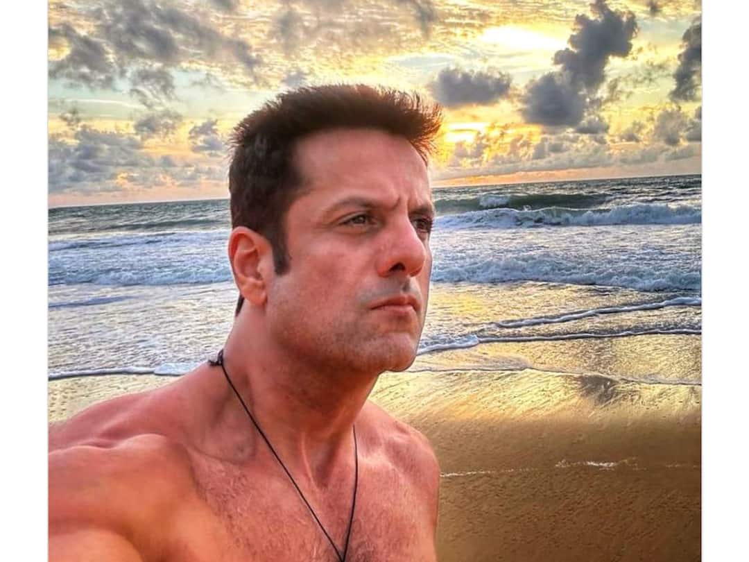 Fardeen Khan Flaunts His Physique In A Shirtless Beach Selfie; Bobby Deol, Abhishek Bachchan & Others React Fardeen Khan Flaunts A Shirtless Beach Selfie; Bobby Deol, Abhishek Bachchan & Others React Fardeen Khan Flaunts His Physique In A Shirtless Beach Selfie; Bobby Deol, Abhishek Bachchan & Others React