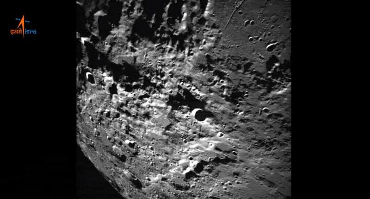 भारताच्या महत्त्वाकांक्षी चंद्र मोहिमेकडे सर्वाचं लक्ष लागलं आहे. भारतीय अंतराळ संशोधन संस्थेची चंद्र मोहिम आता अतिशय महत्त्वाच्या टप्प्यावर आहे. (PC:ISRO/twitter)