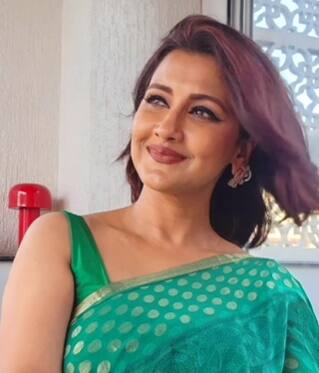 उन्होंने बंगाली फिल्म एक्टर प्रसन्नजीत चटर्जी के साथ 30 से ज्यादा फिल्में की हैं.