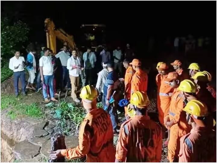 ranchi body of six people and a cattle recovered from a well which was collapsed Ranchi Accident: रांची में कुआं धंसने की घटना में छह लोगों की दर्दनाक मौत, 15 घंटे तक चला रेस्क्यू ऑपरेशन