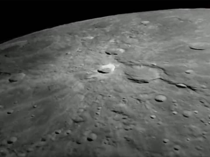 चंद्रयान-3 के लैंडर मॉड्यूल की डिबूस्टिंग, कैमरे में कैद हुआ चांद का अद्भुत नजारा, तस्वीरें
