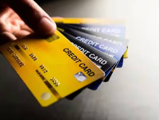 ਆਪਣੇ ਮੋਬਾਈਲ ਵਿੱਚ ਪਾਸਵਰਡ ਜਾਂ ਪਿੰਨ ਲਗਾ ਕੇ ਇਸਨੂੰ ਲੌਕ ਰੱਖੋ ਤਾਂ ਜੋ ਕੋਈ ਅਣਜਾਣ ਵਿਅਕਤੀ ਇਸ ਦੀ ਵਰਤੋਂ ਨਾ ਕਰ ਸਕੇ।